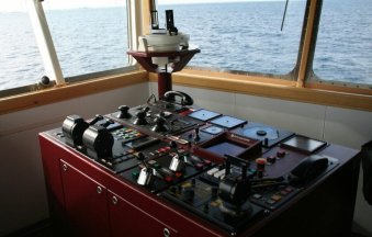 ship-electronic-equipment