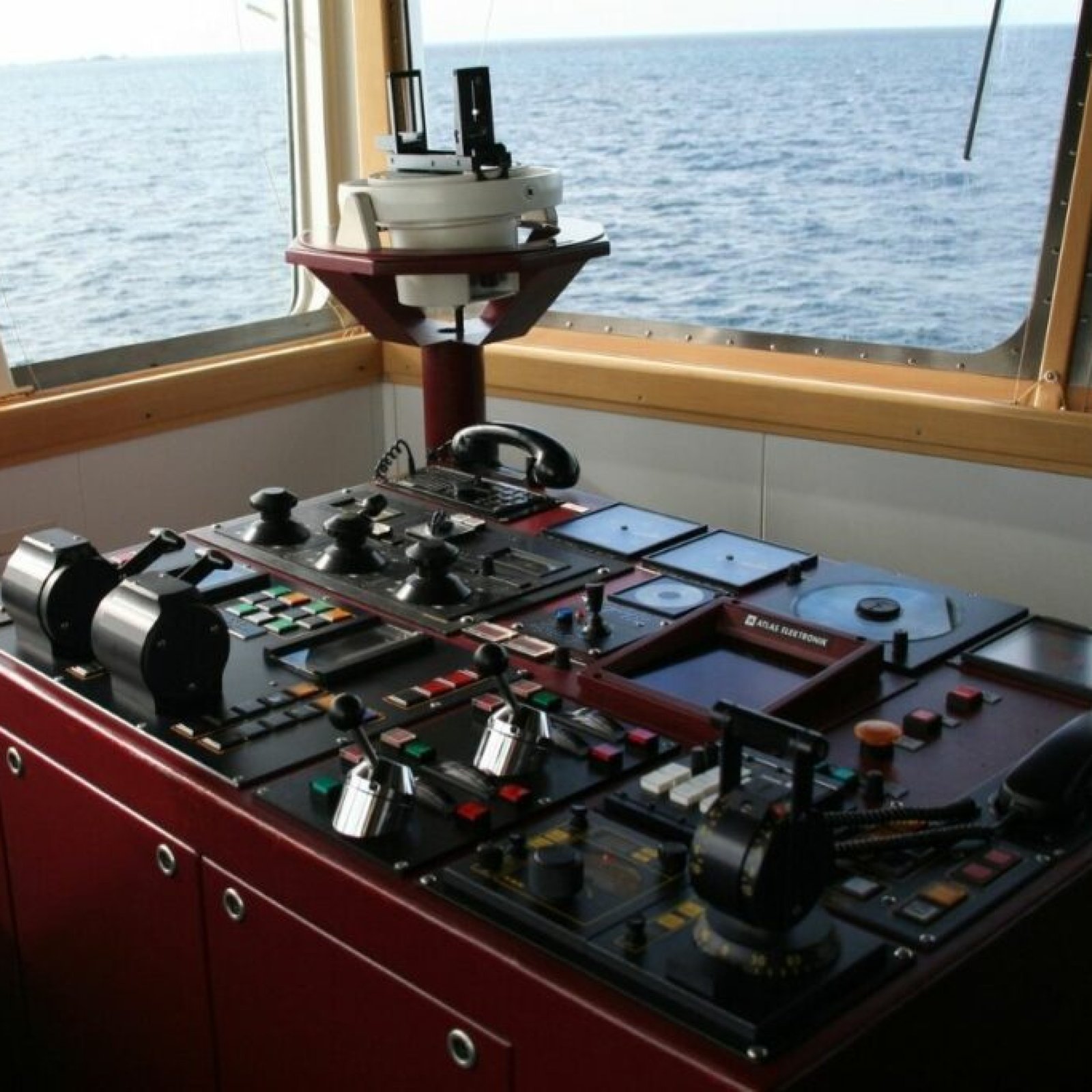 ship-electronic-equipment